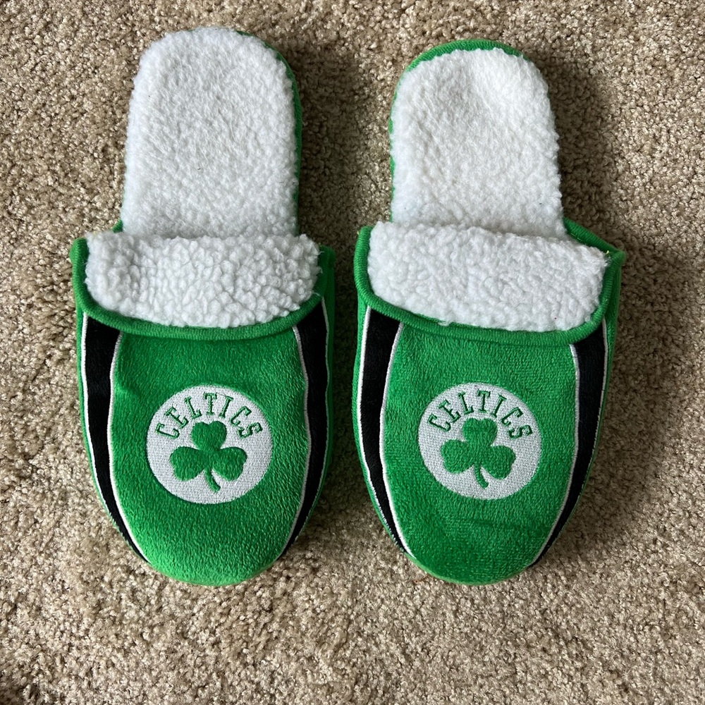 Boston Celtics Slippers - mens size 11-12